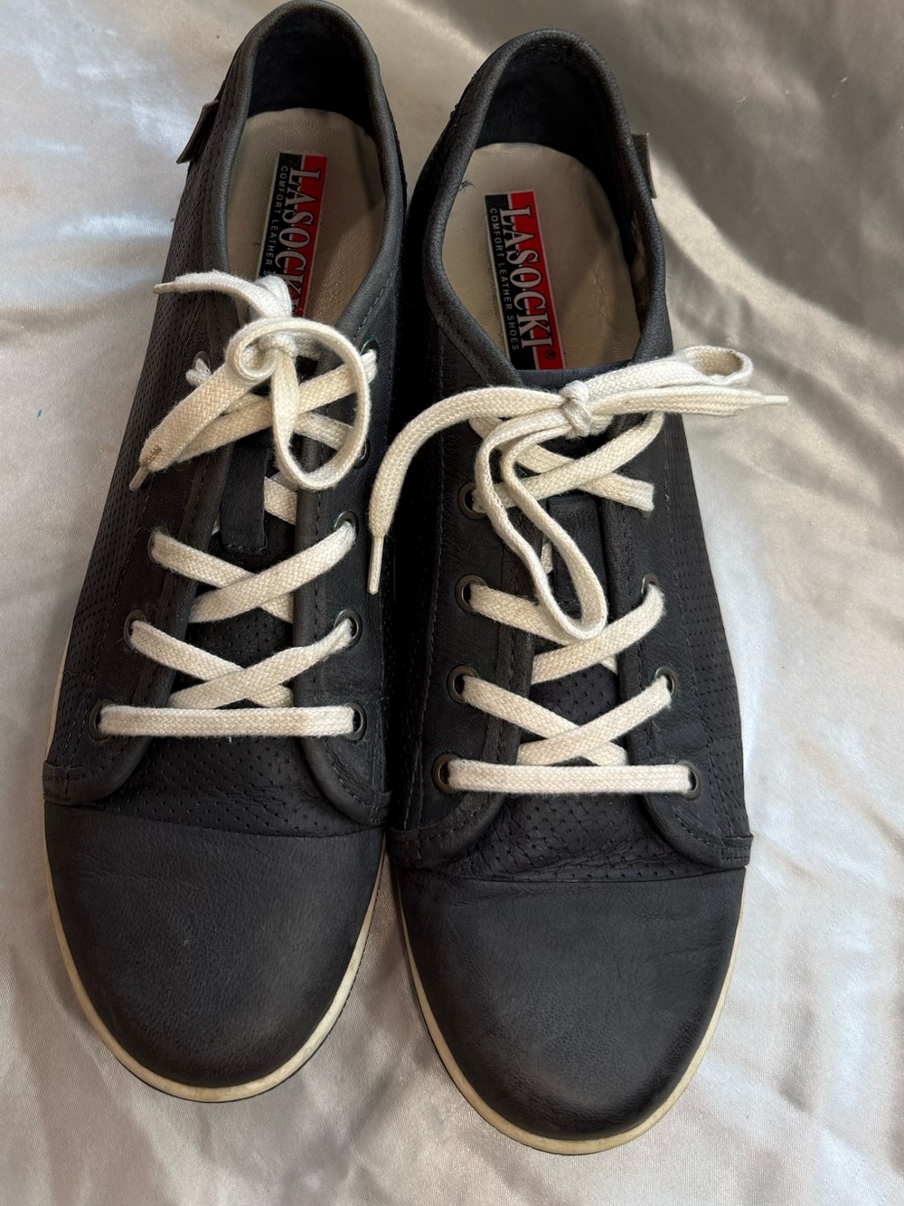 Lasocki Black leather Low-Top Women’s Sneakers with White Laces